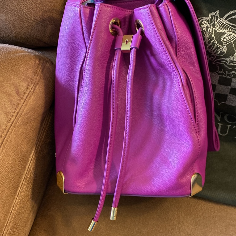 Vince Camuto bag. Inside zipper pkt. Gently used.